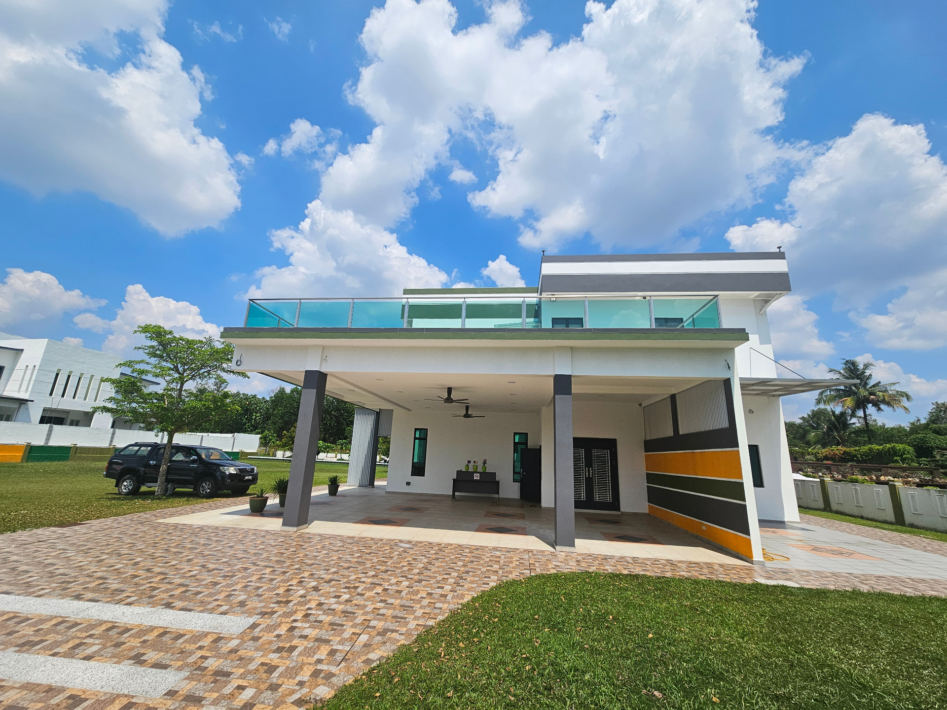 Greenery luxury estate with spacious land